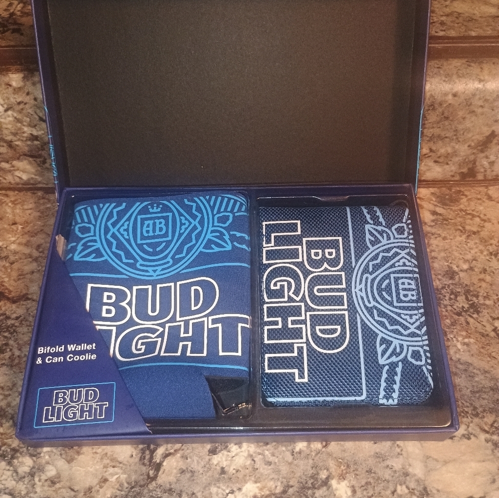 Bud Light Blue Wallet with Drink Coolie Set Brand New In box Father's Day
